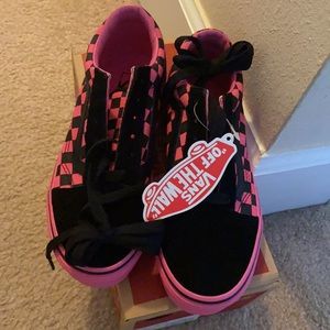 Brand NEW Girl's Pink & Black VANS SIZE 2.5
